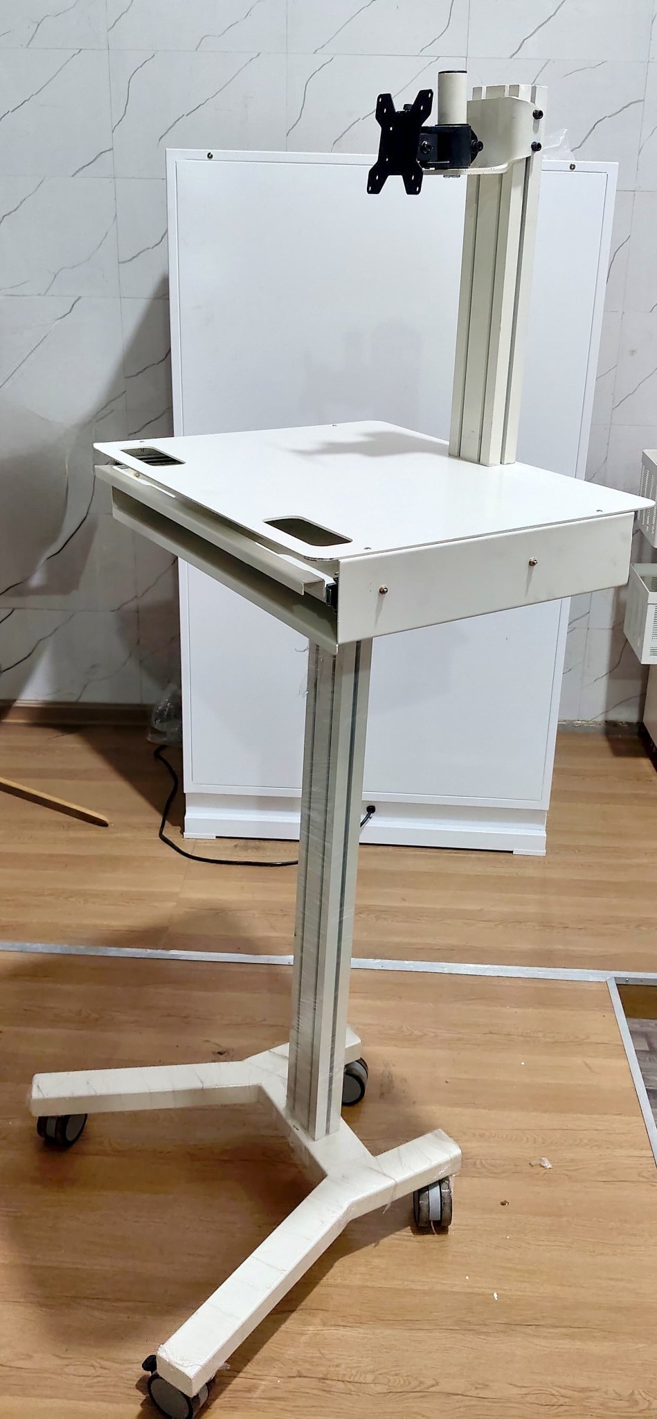 Versatile Mobile Workstation with Monitor, Keyboard, and Mouse Support - Rife Medical Furniture