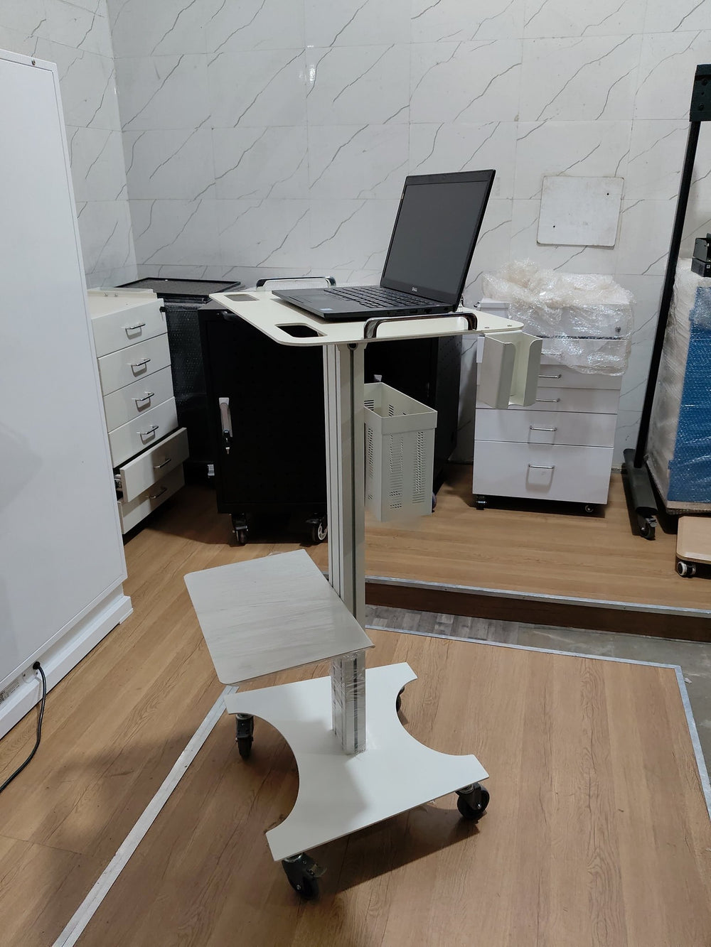 Dental Laptop Cart with Intraoral Scanner Holder